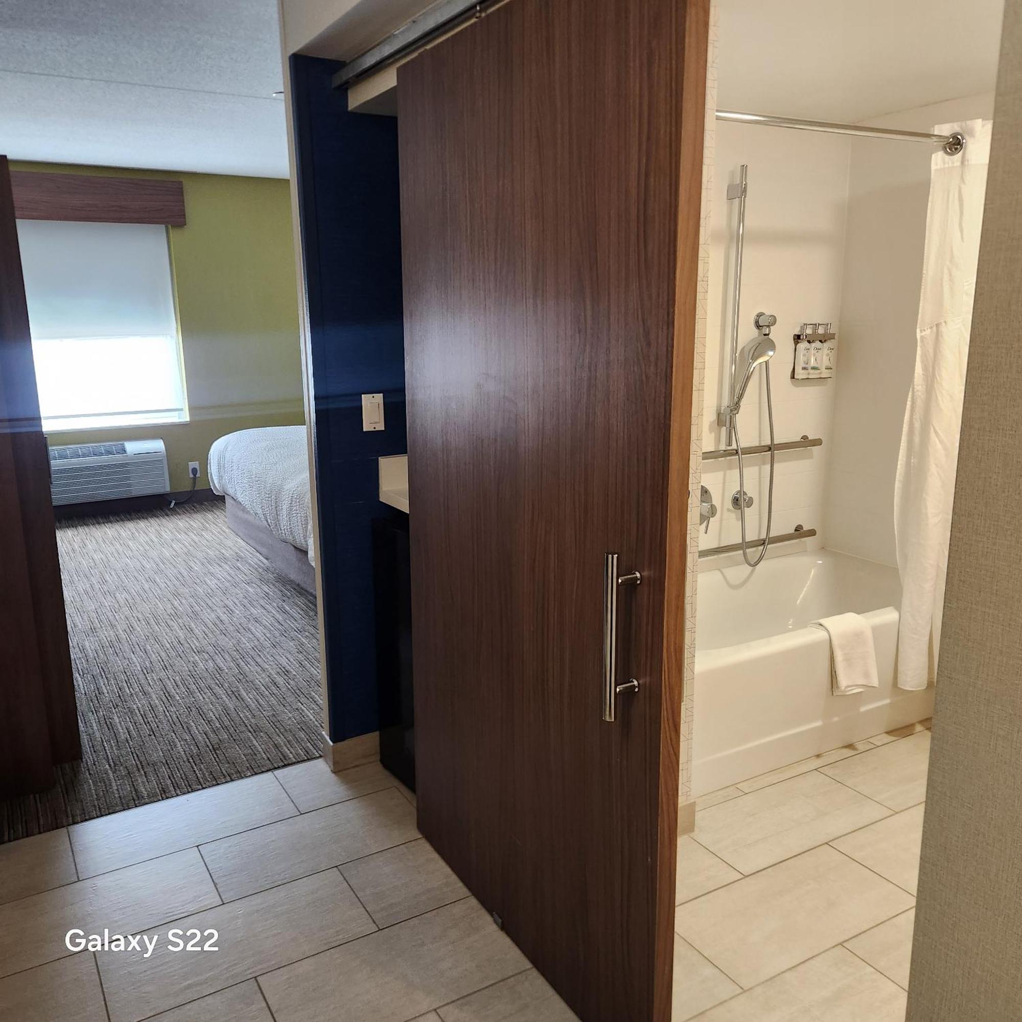 Holiday Inn Express Chelmsford By Ihg Zewnętrze zdjęcie
